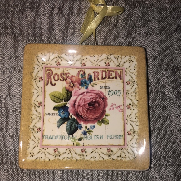 Lisa audit wild apple hanging wall plates. Also usable. - Picture 4 of 8